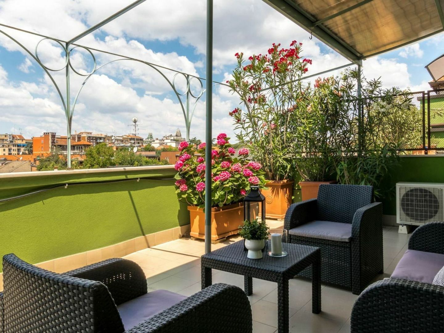 Altido The Lounge Balcony *